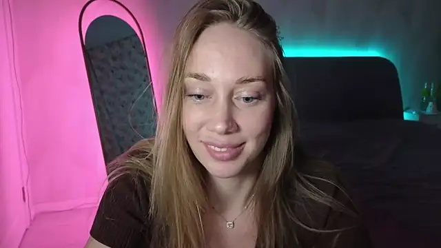 Snapshot of Engel_13 chatting on November 2025 06:18:01 PM Engel 13 online show from November 2025 06:18:01 PM