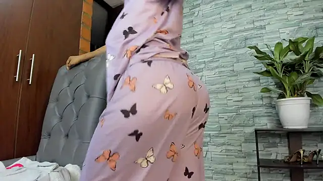 nicollesofia2 online show from February 2025 03:52:01 AM