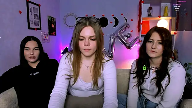 Snapshot of catherine_kitty chatting on February 2026 10:27:02 PM catherine kitty online show from February 2026 10:27:02 PM