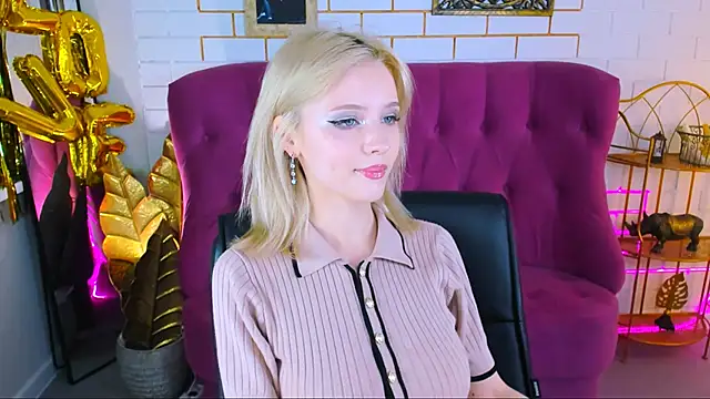 LeonaStane online show from October 2025 04:58:02 PM