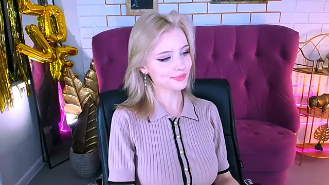 LeonaStane online show from October 2025 05:03:01 PM