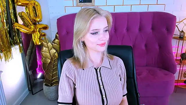 LeonaStane online show from October 2025 05:01:01 PM