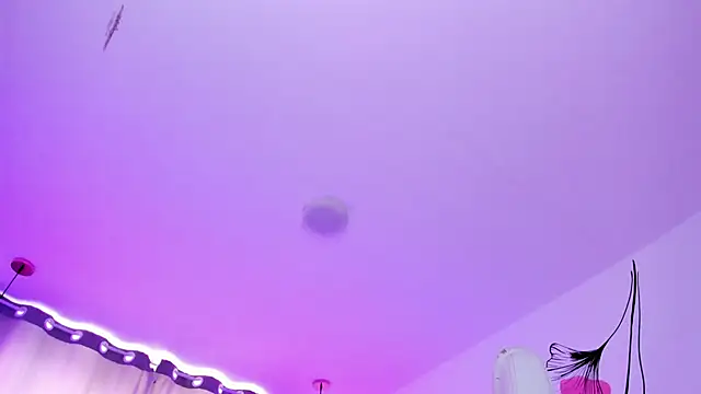 Isabela Fiorelli online show from October 2025 01:17:01 PM