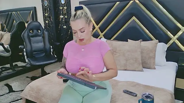 SophieWinsloow online show from April 2026 12:22:01 PM