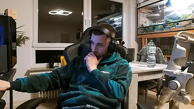 ademandjulia online show from February 2026 06:15:02 PM