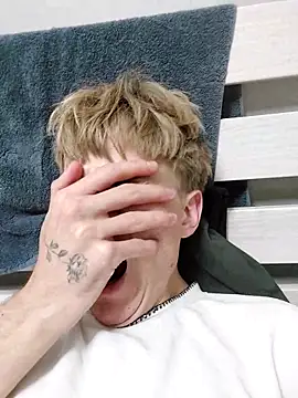 Snapshot of And25bn chatting on October 2025 11:12:02 PM And25bn online show from October 2025 11:12:02 PM