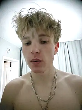 Snapshot of And25bn chatting on October 2025 08:20:01 PM And25bn online show from October 2025 08:20:01 PM