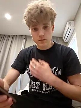 Snapshot of And25bn chatting on October 2025 04:24:02 PM And25bn online show from October 2025 04:24:02 PM