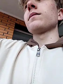 Snapshot of And25bn chatting on November 2025 07:09:01 AM And25bn online show from November 2025 07:09:01 AM