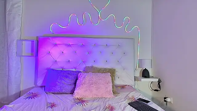 ariana smiith online show from February 2025 09:31:02 PM