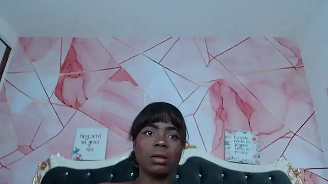 Snapshot of LindaBird chatting on October 2025 12:17:02 PM LindaBird online show from October 2025 12:17:02 PM