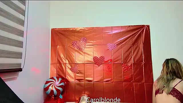 Snapshot of Carolblonde chatting on February 2025 03:22:01 AM Carolblonde online show from February 2025 03:22:01 AM