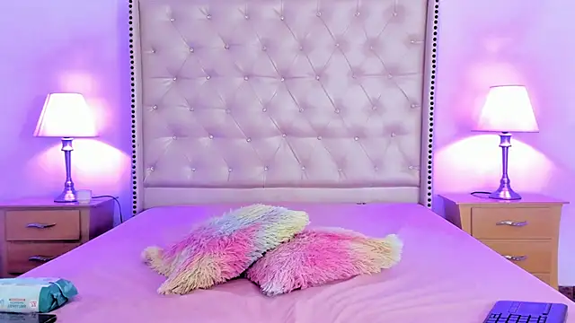 Snapshot of emily_jk chatting on October 2025 01:53:01 PM emily jk online show from October 2025 01:53:01 PM