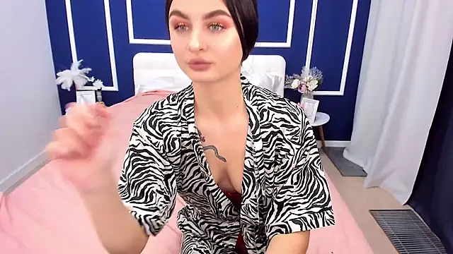 Snapshot of EmmaOlsen4u chatting on February 2025 01:37:02 PM EmmaOlsen4u online show from February 2025 01:37:02 PM