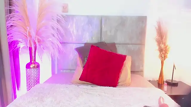 MiaHertz online show from March 2025 03:24:01 AM