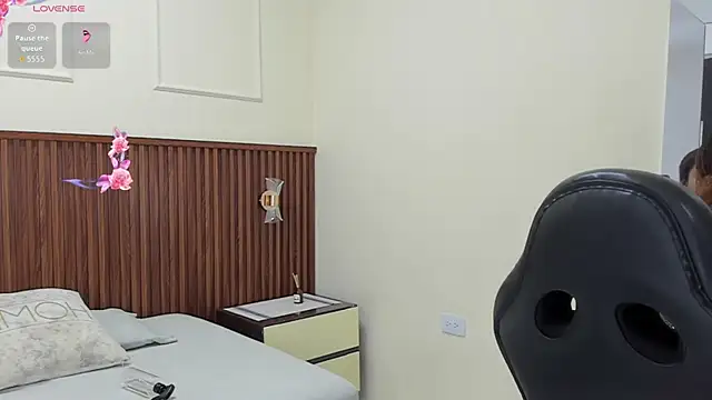 MELINAMARTINS online show from September 2025 07:38:01 PM