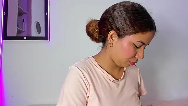 Snapshot of MELINAMARTINS chatting on May 2026 10:51:01 PM MELINAMARTINS online show from May 2026 10:51:01 PM