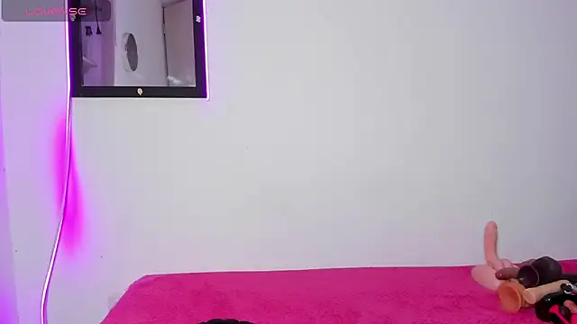 Snapshot of MELINAMARTINS chatting on June 2026 09:42:01 PM MELINAMARTINS online show from June 2026 09:42:01 PM