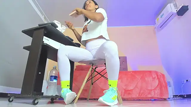 cristal crossfitx online show from February 2026 10:22:02 AM