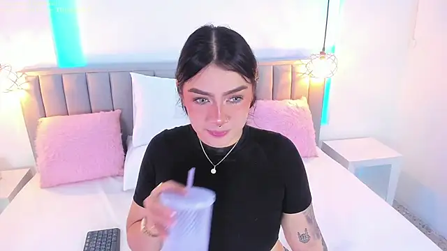 isolari  online show from January 2025 04:33:01 AM