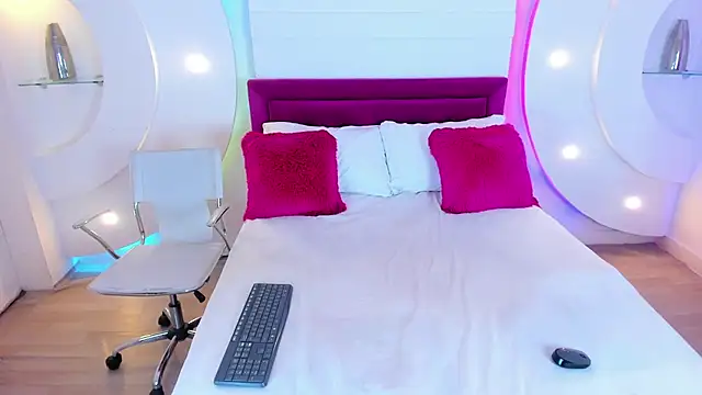 isolari  online show from February 2025 12:05:02 PM