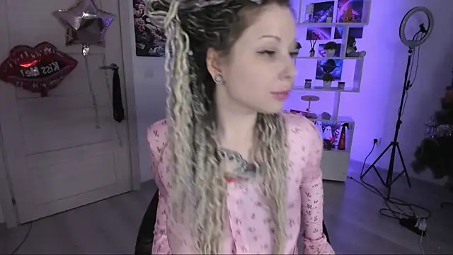 Snapshot of HoneySallyMoore chatting on November 2025 01:59:02 AM HoneySallyMoore online show from November 2025 01:59:02 AM