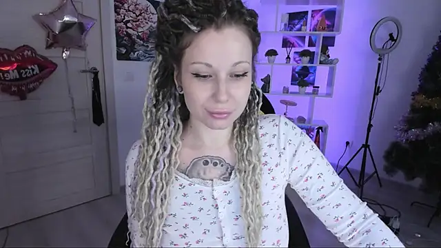 Snapshot of HoneySallyMoore chatting on November 2025 11:18:02 AM HoneySallyMoore online show from November 2025 11:18:02 AM