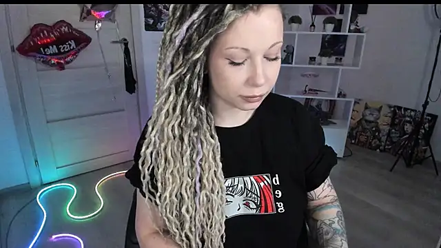 HoneySallyMoore online show from April 2026 08:20:02 PM