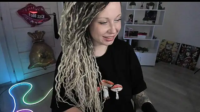 Snapshot of HoneySallyMoore chatting on June 2026 02:24:02 AM HoneySallyMoore online show from June 2026 02:24:02 AM
