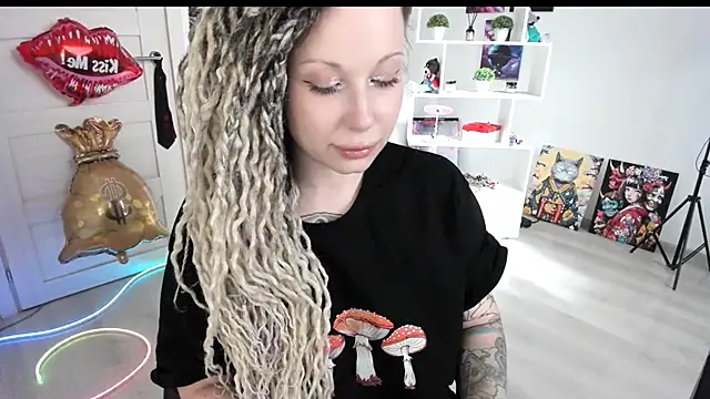 Snapshot of HoneySallyMoore chatting on June 2026 03:49:02 PM HoneySallyMoore online show from June 2026 03:49:02 PM