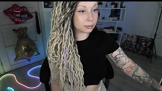Snapshot of HoneySallyMoore chatting on July 2026 01:30:02 AM HoneySallyMoore online show from July 2026 01:30:02 AM