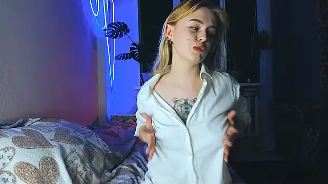 Alexa Pirs online show from February 2025 08:42:01 PM