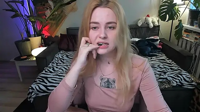 Alexa Pirs online show from April 2026 02:18:02 PM