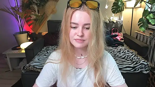 Alexa Pirs online show from May 2026 02:45:02 PM