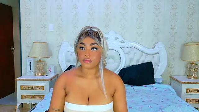 TianahGlow online show from November 2025 08:42:02 PM