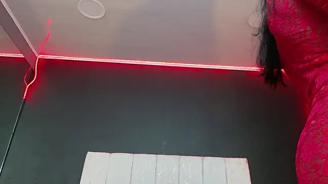 MariamLaraa online show from September 2025 12:38:02 PM
