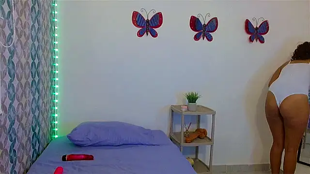 Emilybateee online show from February 2025 05:47:02 PM