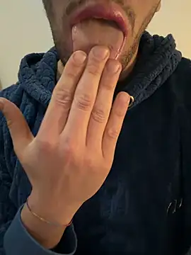 yaxxx03 online show from October 2025 05:02:02 PM