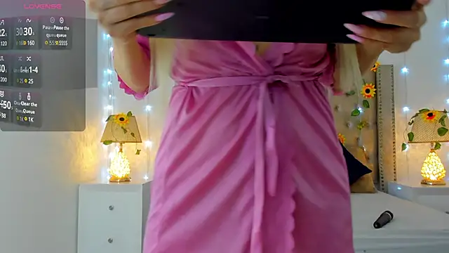 CandieGilson   online show from March 2025 12:37:02 PM