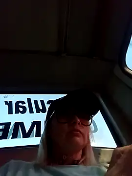 CandieGilson   online show from September 2025 10:48:02 AM