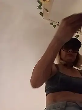 CandieGilson   online show from September 2025 11:15:02 AM