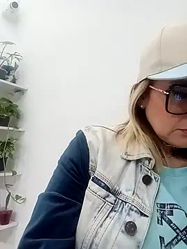 CandieGilson   online show from November 2025 11:09:02 AM