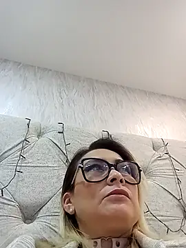 CandieGilson   online show from November 2025 12:13:01 PM