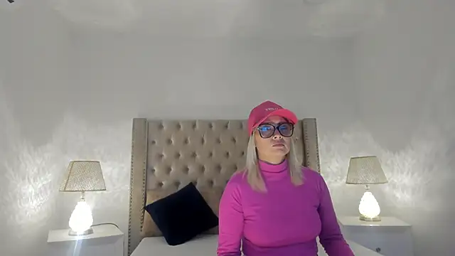 CandieGilson   online show from December 2025 01:49:02 PM