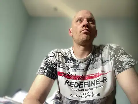 Krzysiekg123 online show from February 2025 09:17:02 AM