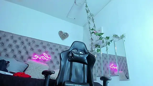 Naomii Viper online show from October 2025 11:10:01 AM