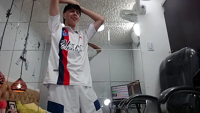 Estiv18  online show from March 2025 11:53:02 PM