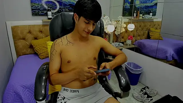 Estiv18  online show from September 2025 02:33:02 AM