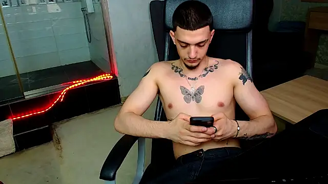 OscarGriffin online show from March 2025 08:46:01 AM