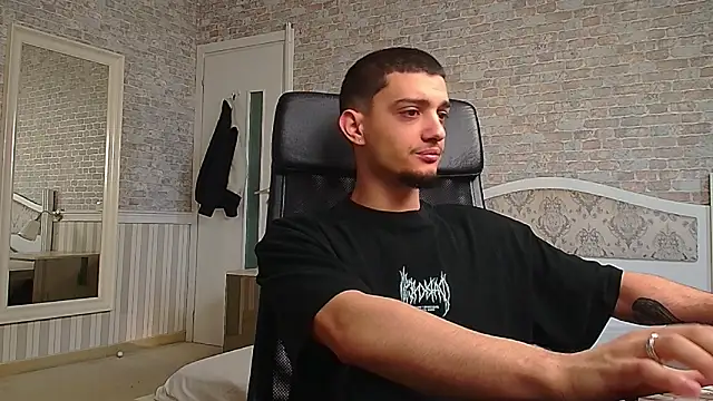 OscarGriffin online show from March 2025 06:00:02 AM